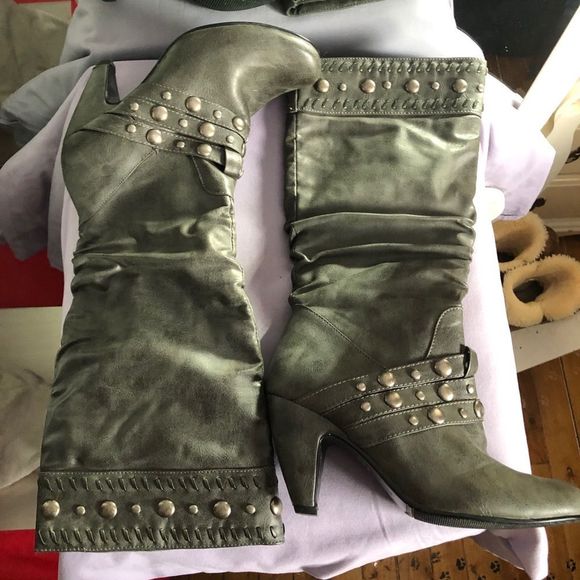 Grey boots - Picture 1 of 9
